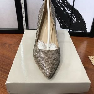 Marc Fisher gold fabric 6M.(ID.MN)